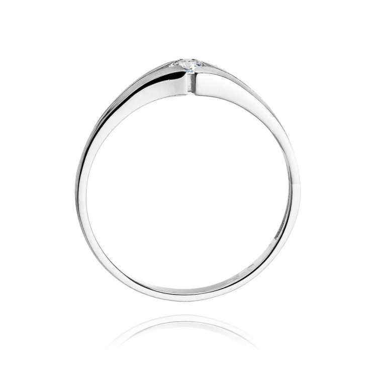 Pierścionek zaręczynowy z diamentem