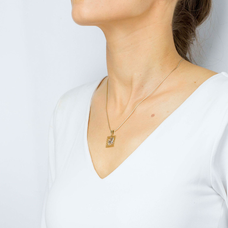 Zawieszka ze złota strzelec z wzorem greckim