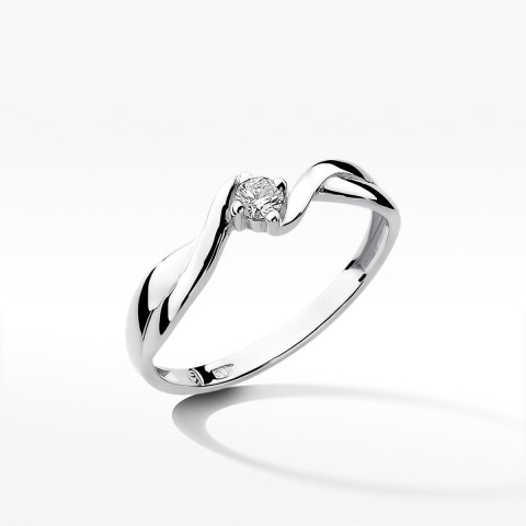 Pierścionek zaręczynowy z diamentem