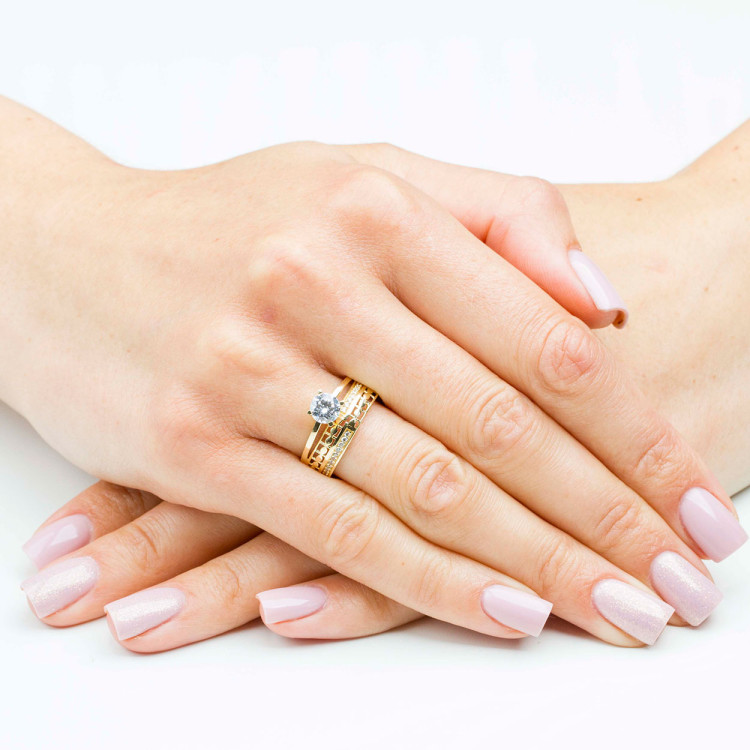 Pierścionek ze złota z białymi cyrkoniami