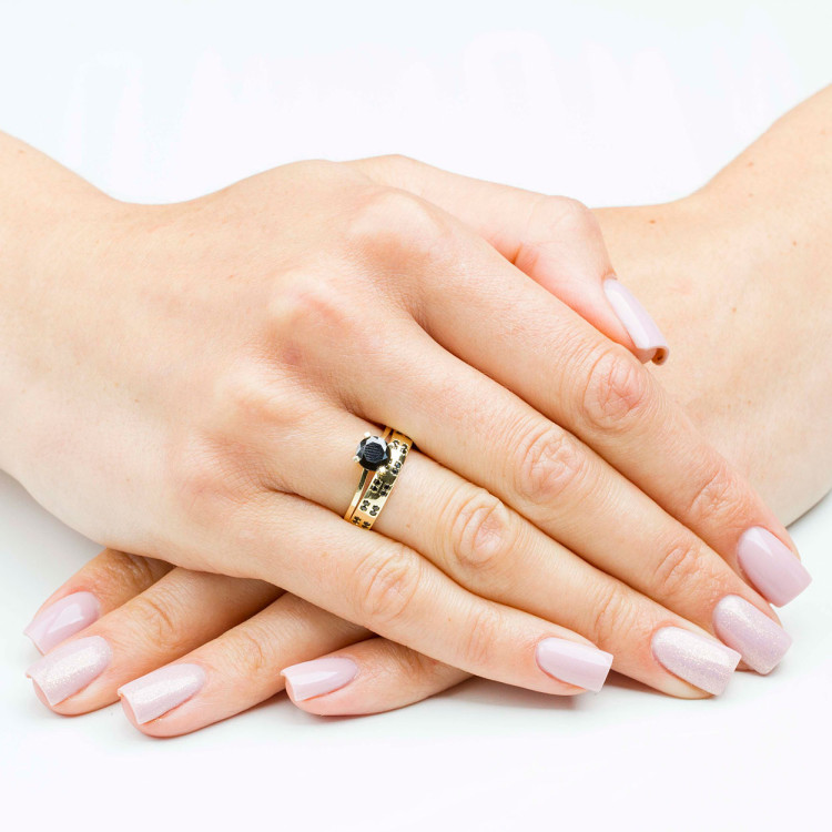 Pierścionek ze złota z czarnymi cyrkoniami