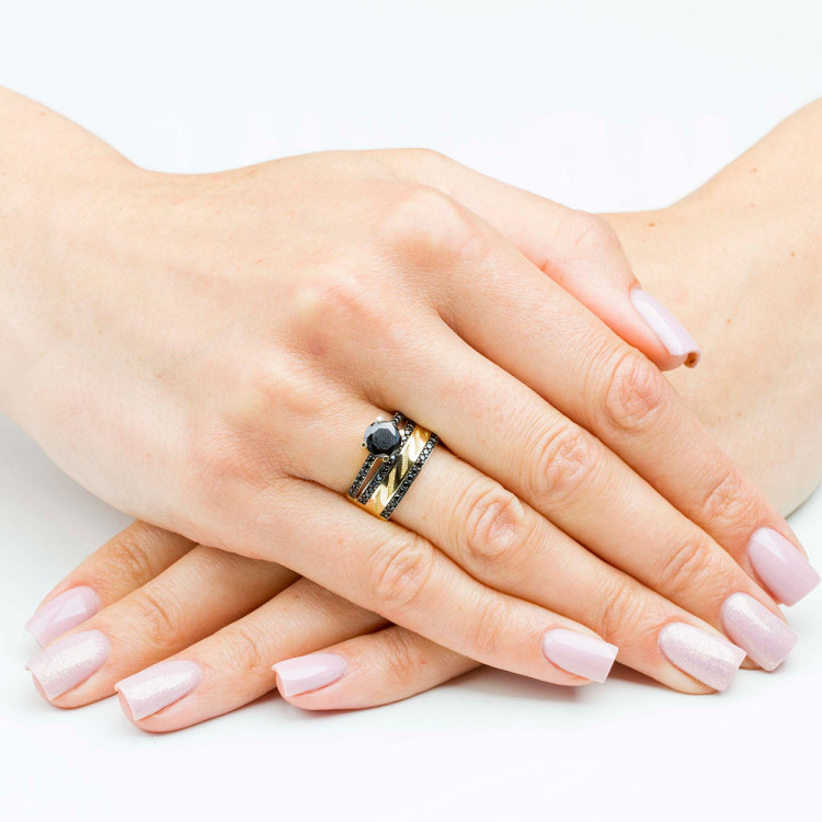 Pierścionek ze złota z czarnymi cyrkoniami