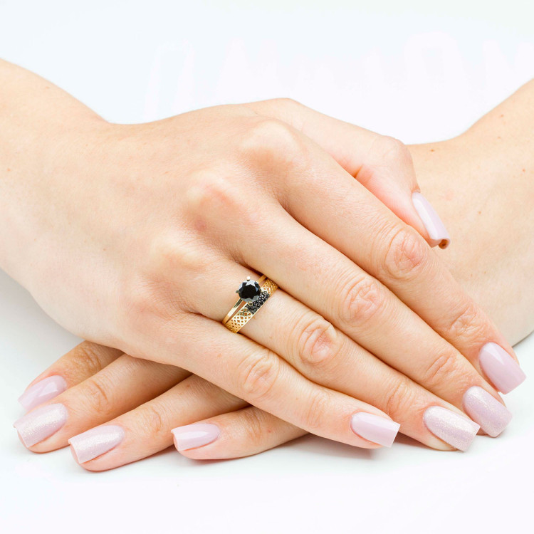 Pierścionek ze złota z czarnymi cyrkoniami