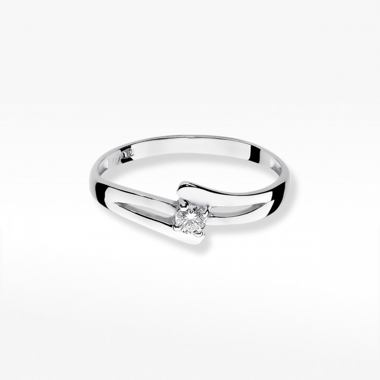 Pierścionek zaręczynowy z diamentem