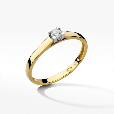 Pierścionek zaręczynowy z diamentem