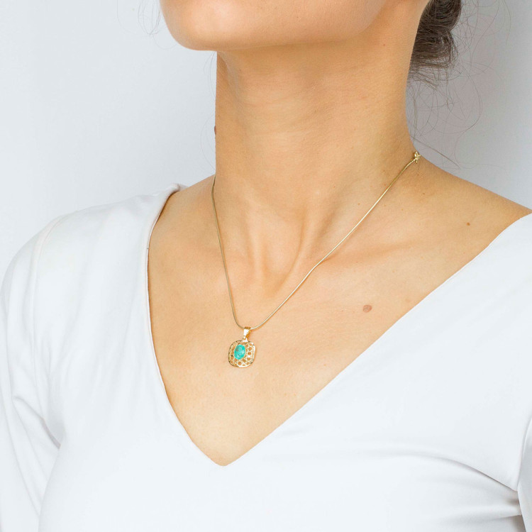 Zawieszka ze złota z zielonym kamieniem