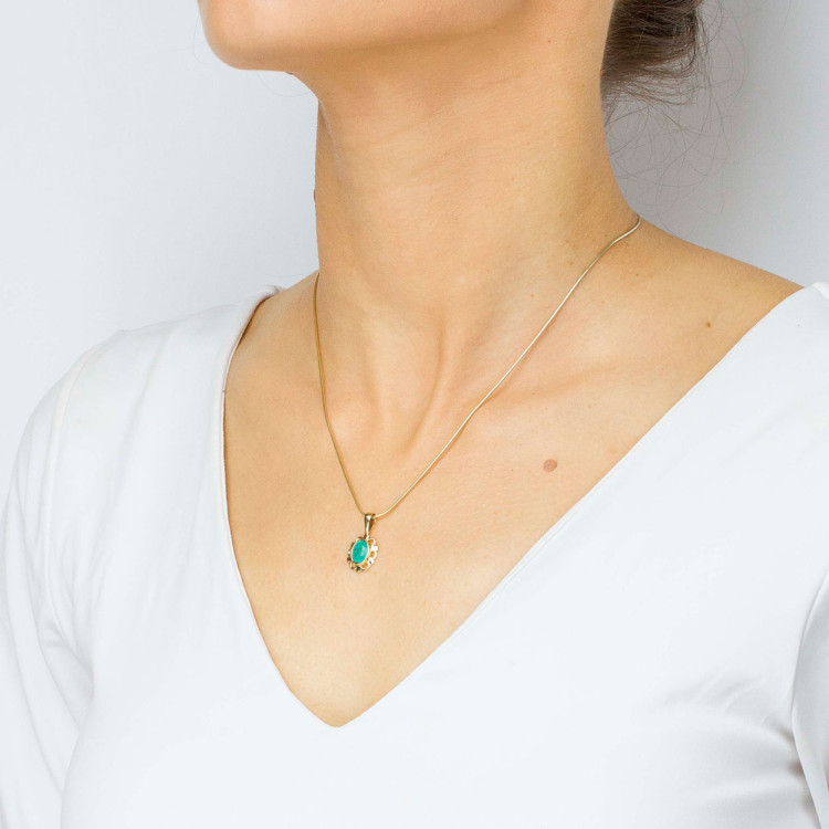 Zawieszka ze złota z zielonym kamieniem