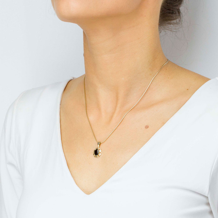 Zawieszka ze złota z onyksem