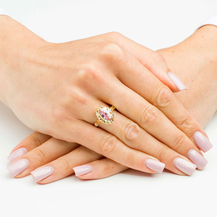 Pierścionek ze złota z różową cyrkonią