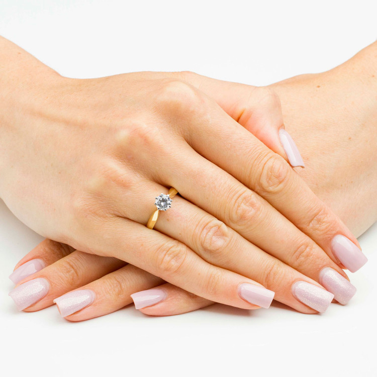 Pierścionek ze złota z białą cyrkonią