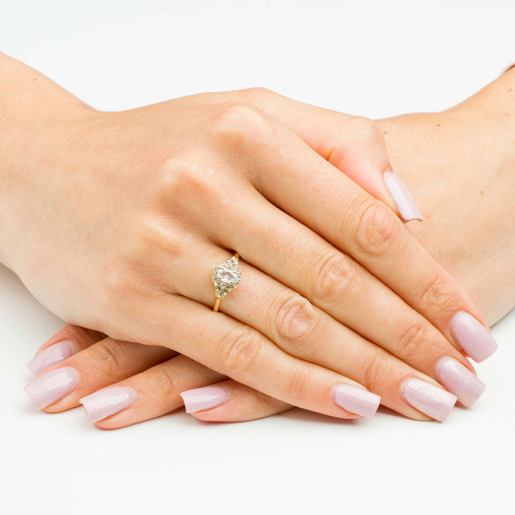 Pierścionek ze złota z białymi cyrkoniami