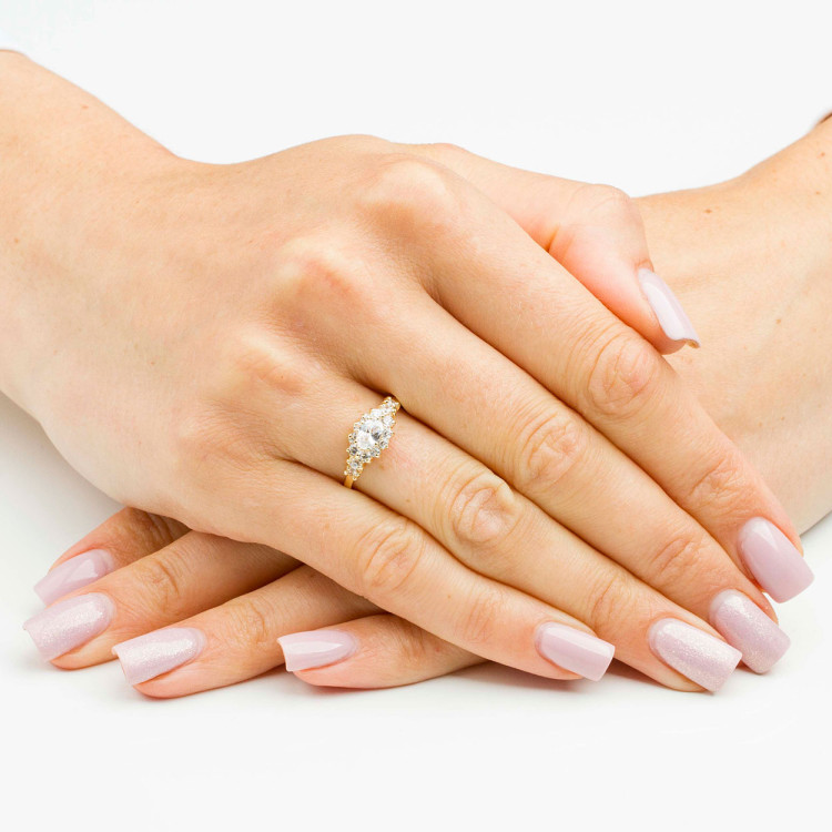 Pierścionek ze złota z białymi cyrkoniami