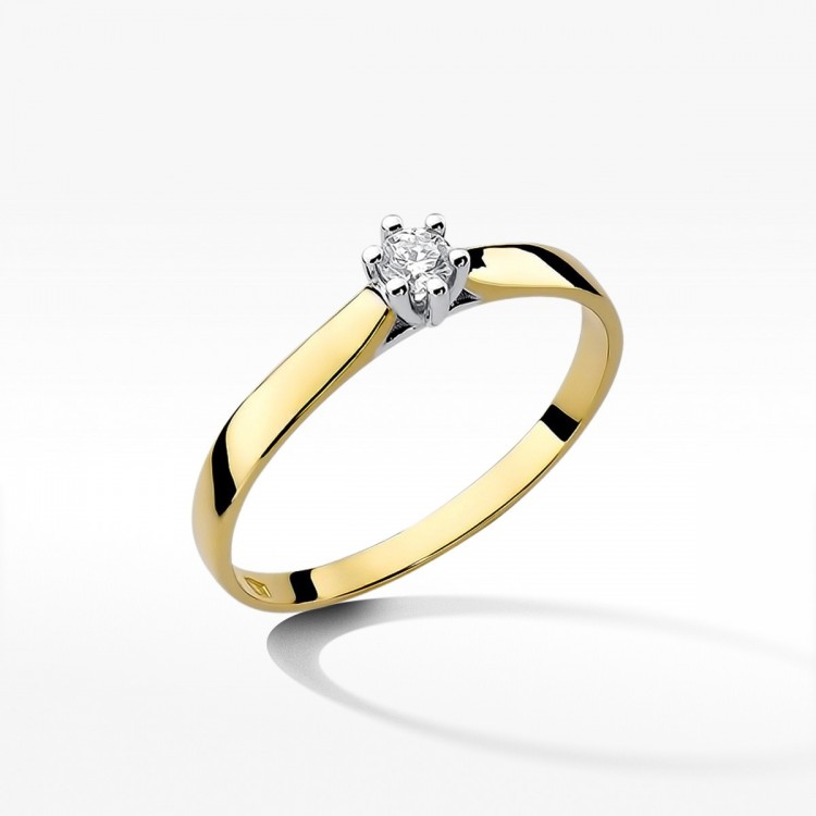 Pierścionek zaręczynowy z diamentem