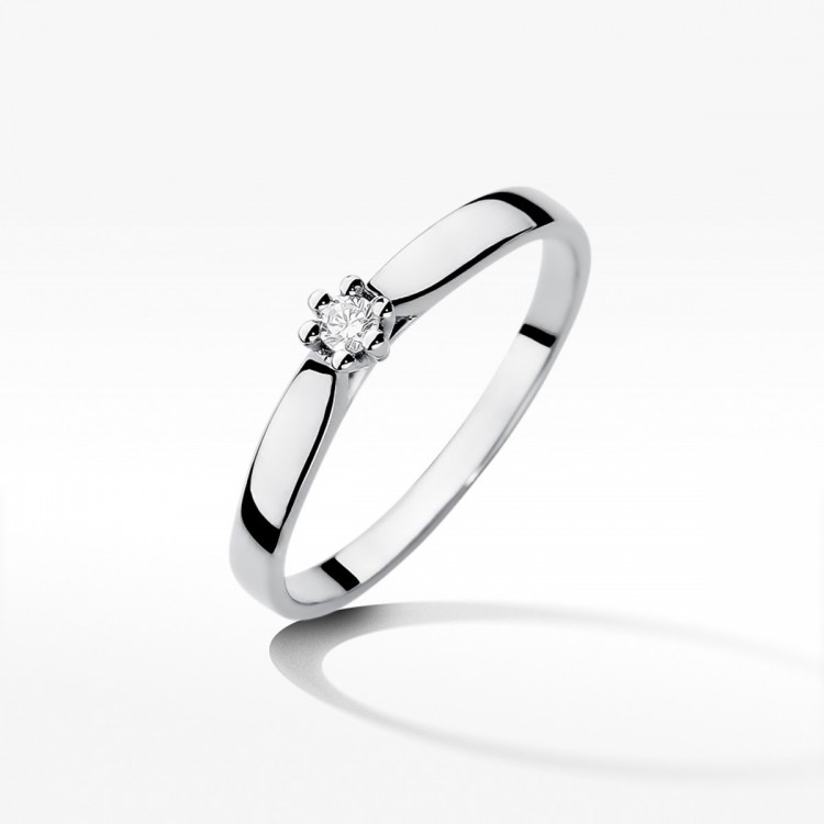 Pierścionek zaręczynowy z diamentem