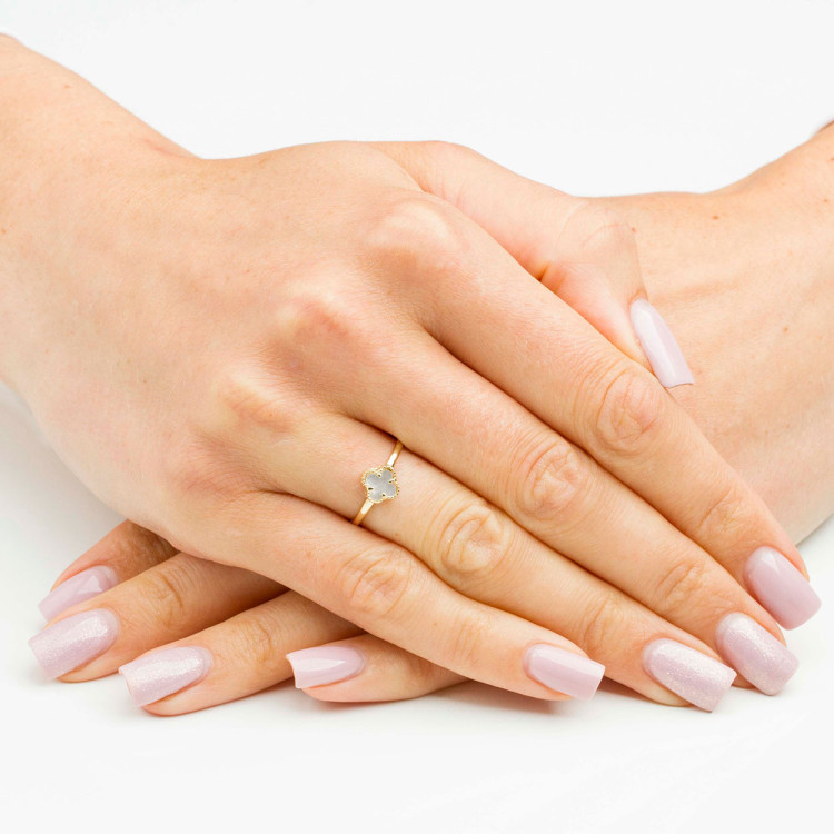 Pierścionek ze złota z masą perłową