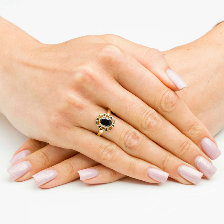 Pierścionek ze złota z czarną cyrkonią