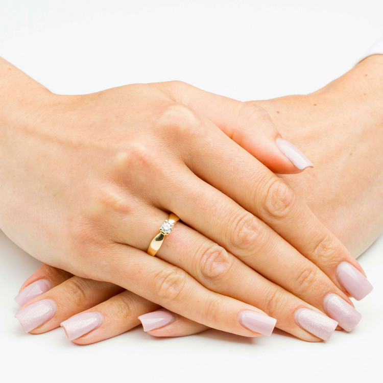 Pierścionek ze złota z białą cyrkonią