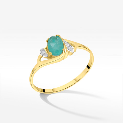 Pierścionek ze złota z zielonym kamieniem