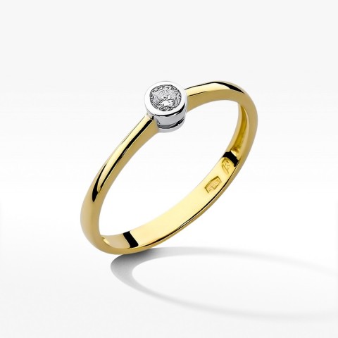 Pierścionek zaręczynowy z diamentem