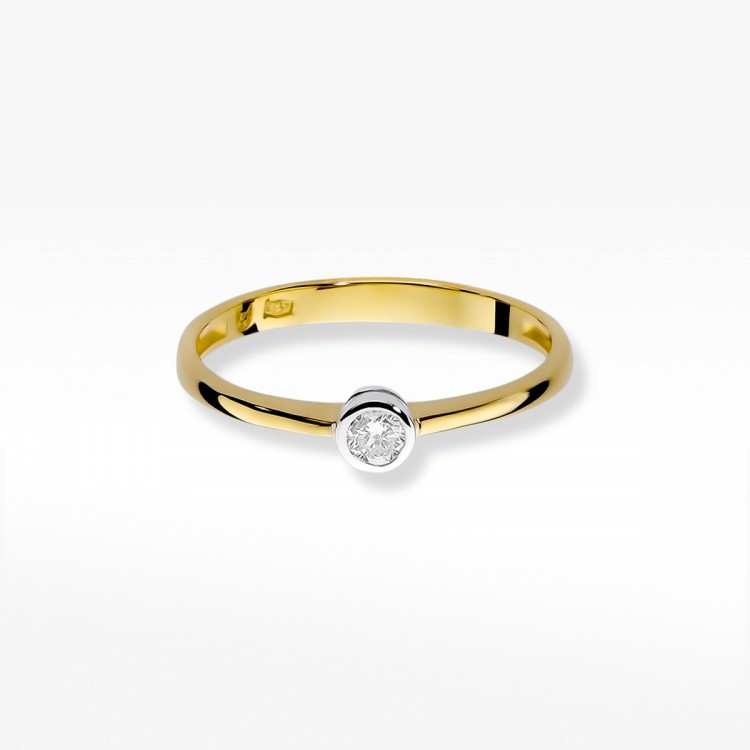 Pierścionek zaręczynowy z diamentem