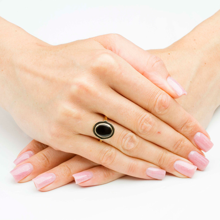 Pierścionek ze złota z onyksem