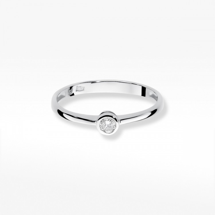 Pierścionek zaręczynowy z diamentem