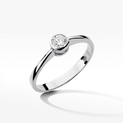 Pierścionek zaręczynowy z diamentem