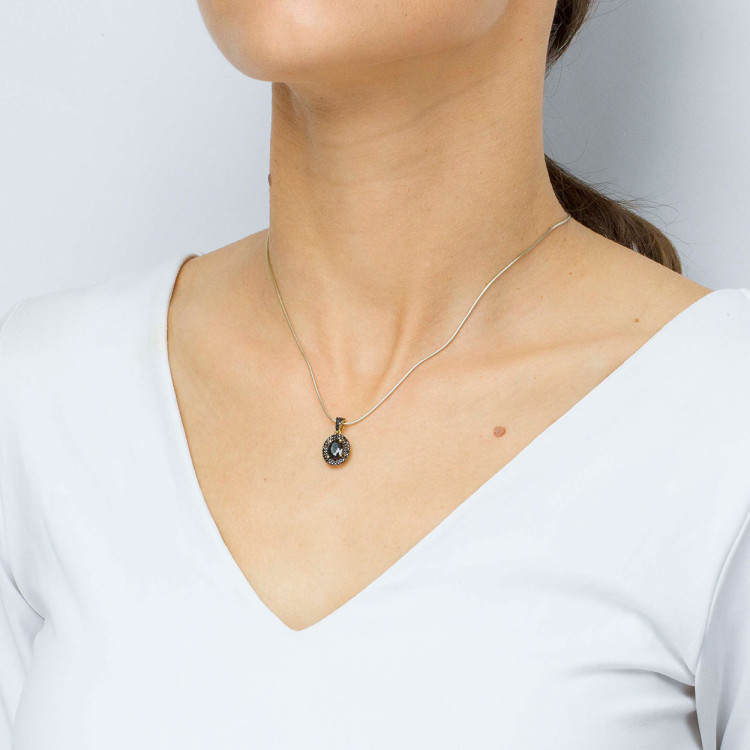 Zawieszka ze złota z czarnymi cyrkoniami