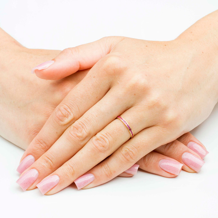 Pierścionek ze złota z różowymi cyrkoniami