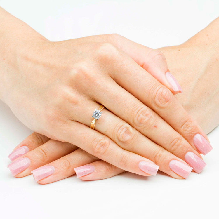 Pierścionek ze złota z białą cyrkonią