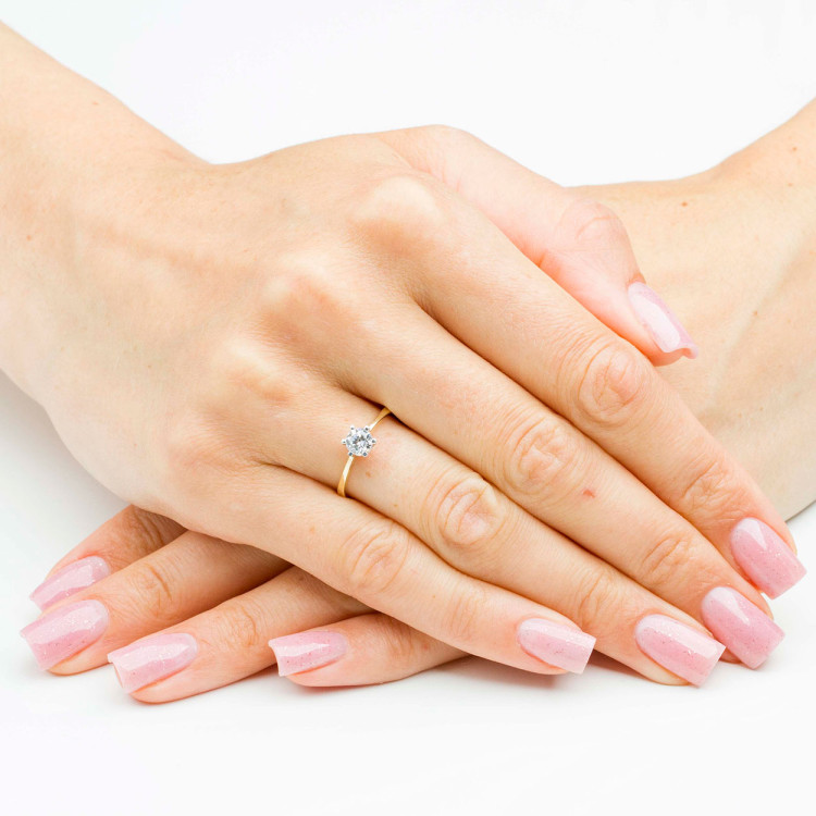 Pierścionek ze złota z białą cyrkonią