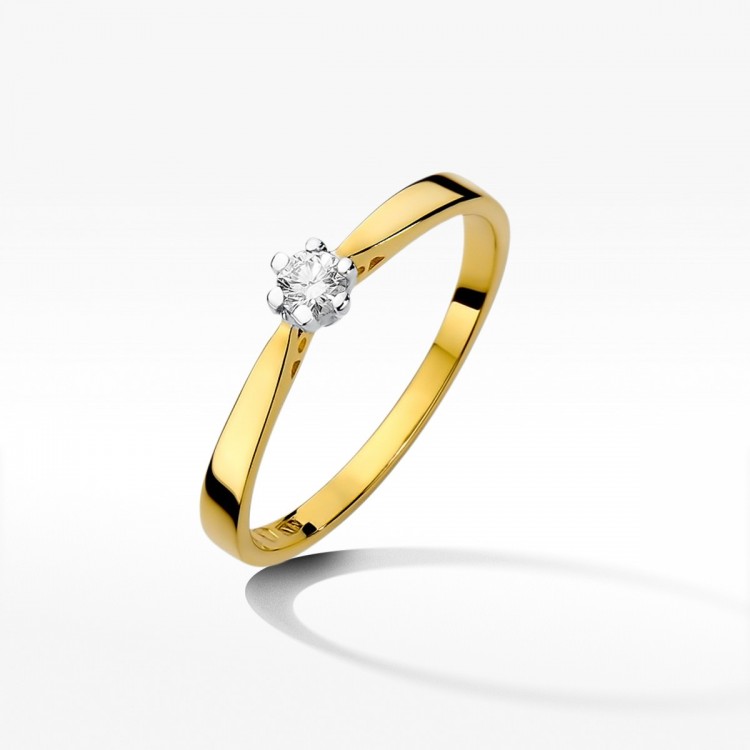 Pierścionek zaręczynowy z diamentem