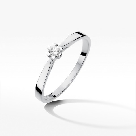 Pierścionek zaręczynowy z diamentem