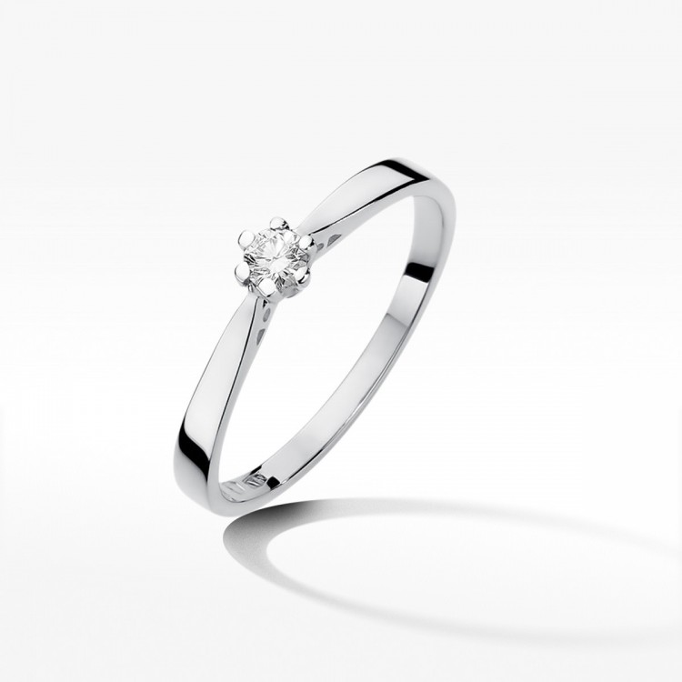 Pierścionek zaręczynowy z diamentem