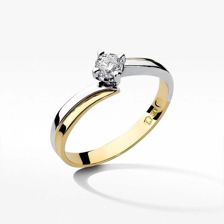 Pierścionek zaręczynowy z diamentem