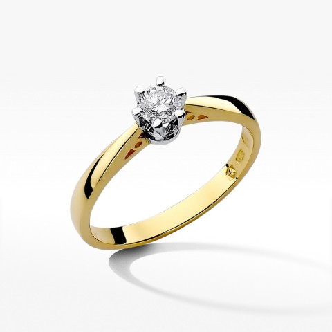 Pierścionek zaręczynowy z diamentem