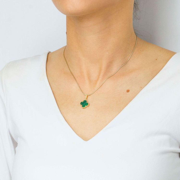 Zawieszka ze złota z malachitem