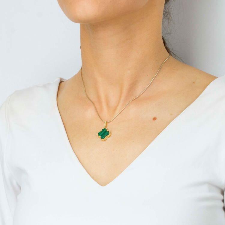 Zawieszka ze złota z malachitem