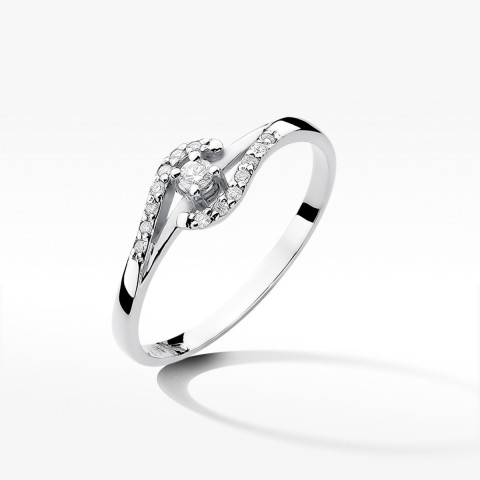 Pierścionek zaręczynowy z diamentami