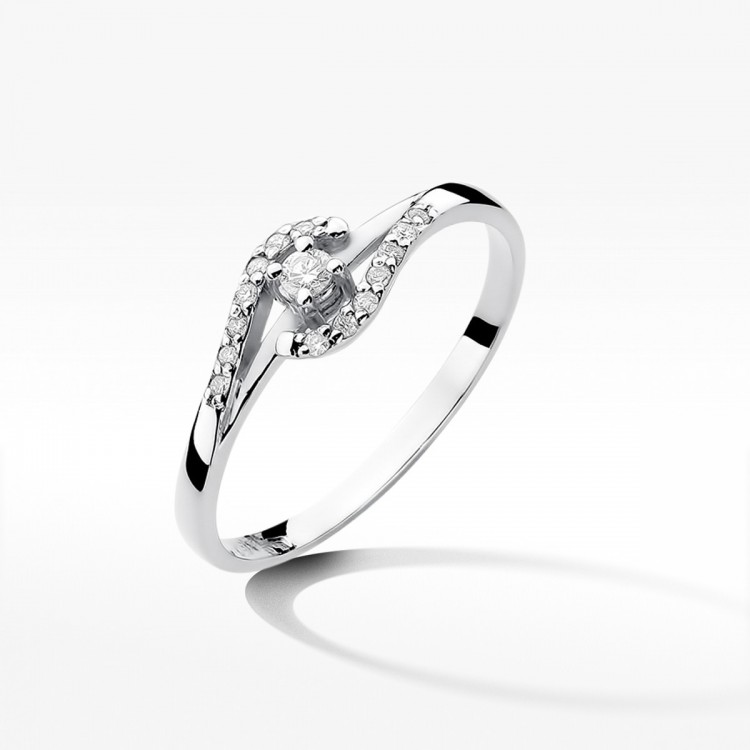 Pierścionek zaręczynowy z diamentami