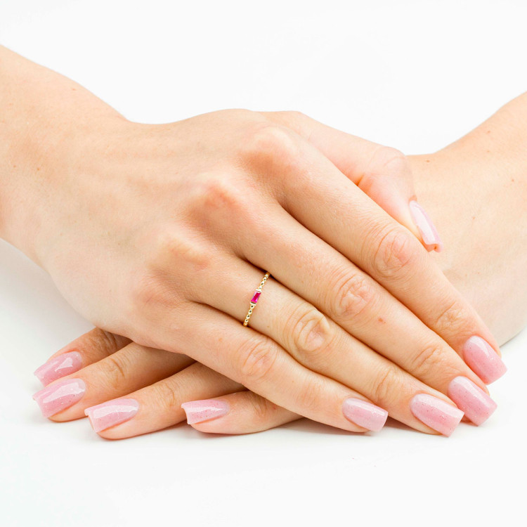 Pierścionek ze  złota z różową cyrkonią