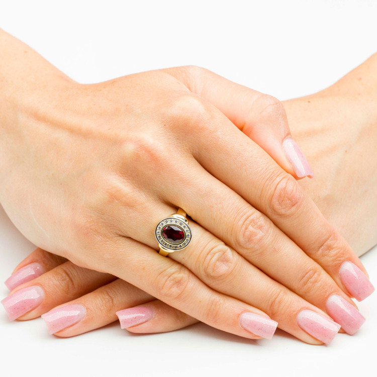 Pierścionek ze złota z czerwoną i białymi cyrkoniami