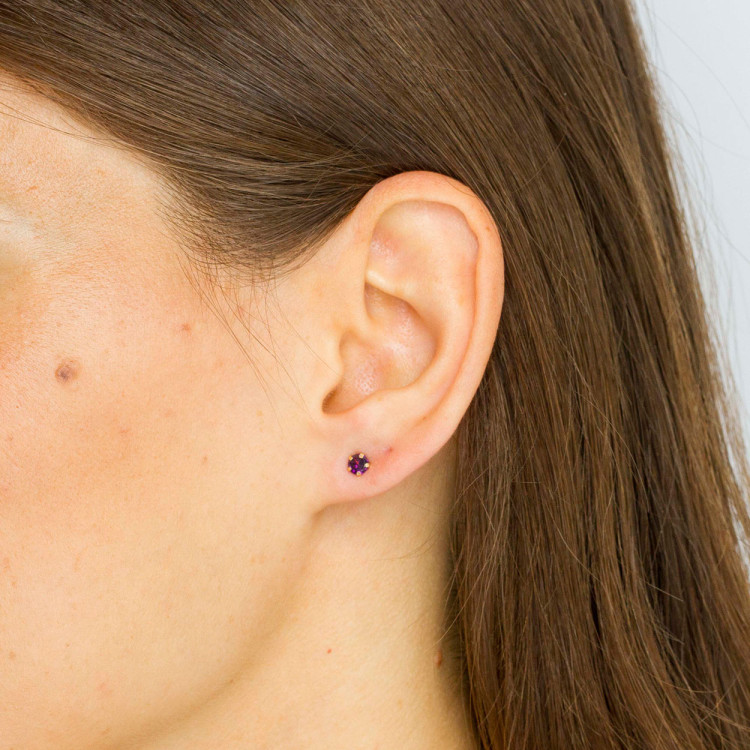 Kolczyki ze złota z fioletową cyrkonią