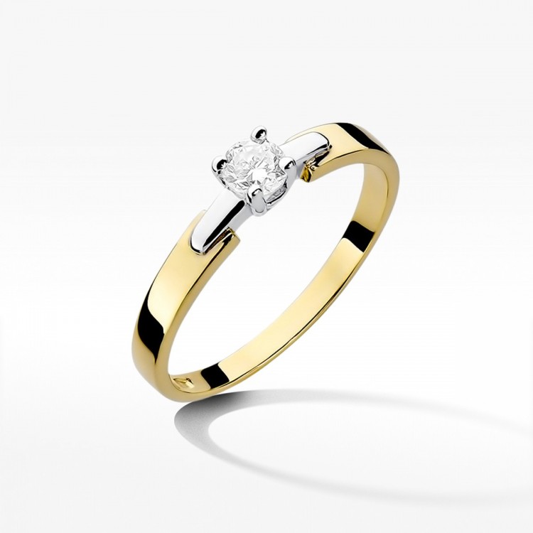 Pierścionek zaręczynowy z diamentem