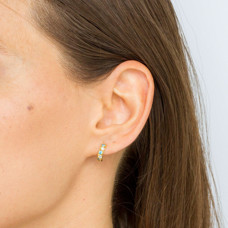 Kolczyki ze złota z niebieskimi i białymi cyrkoniami