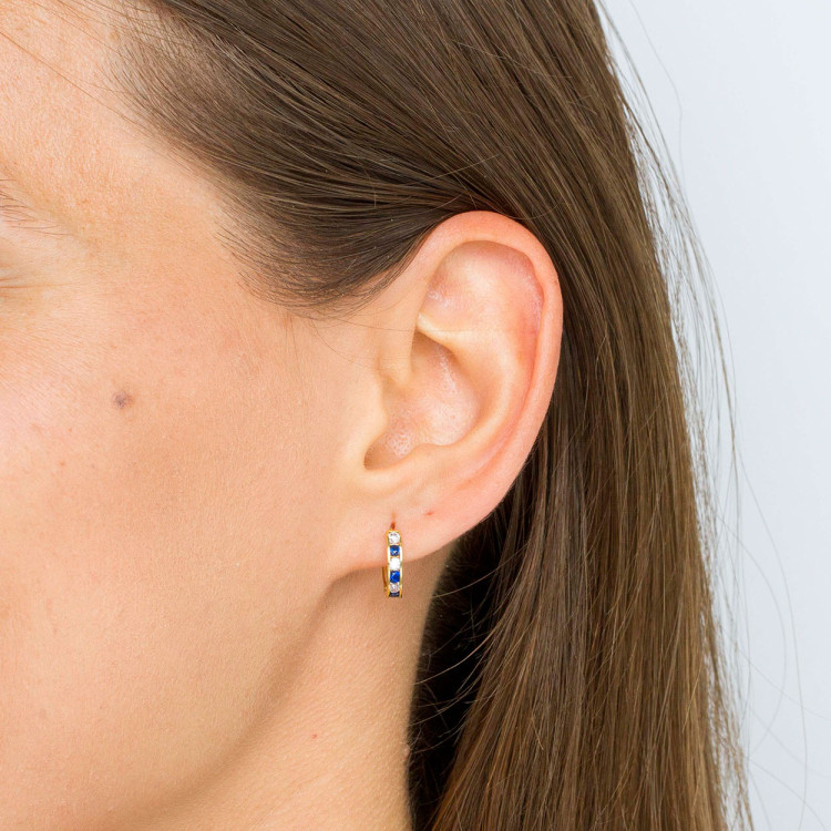 Kolczyki ze złota z niebieskimi i białymi cyrkoniami