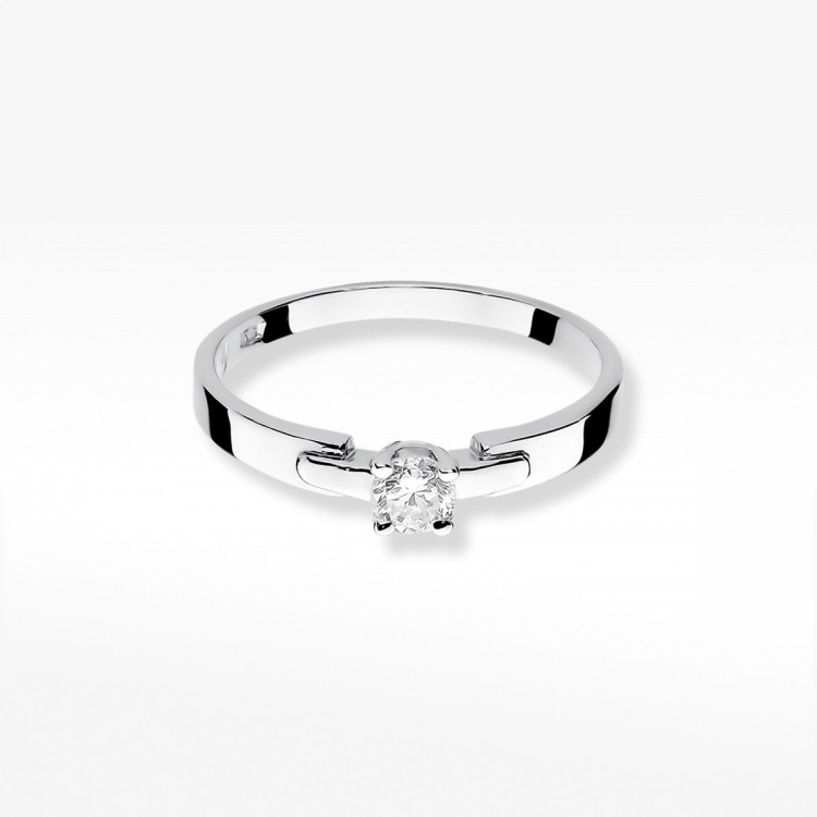 Pierścionek zaręczynowy z diamentem