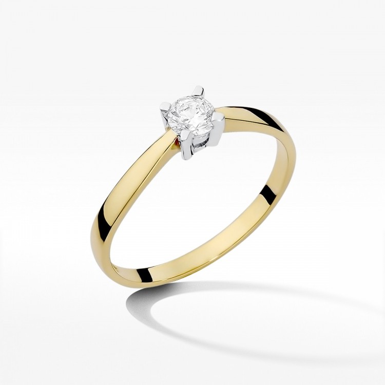 Pierścionek zaręczynowy z diamentem