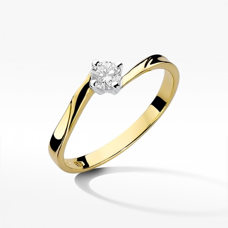 Pierścionek zaręczynowy z diamentem