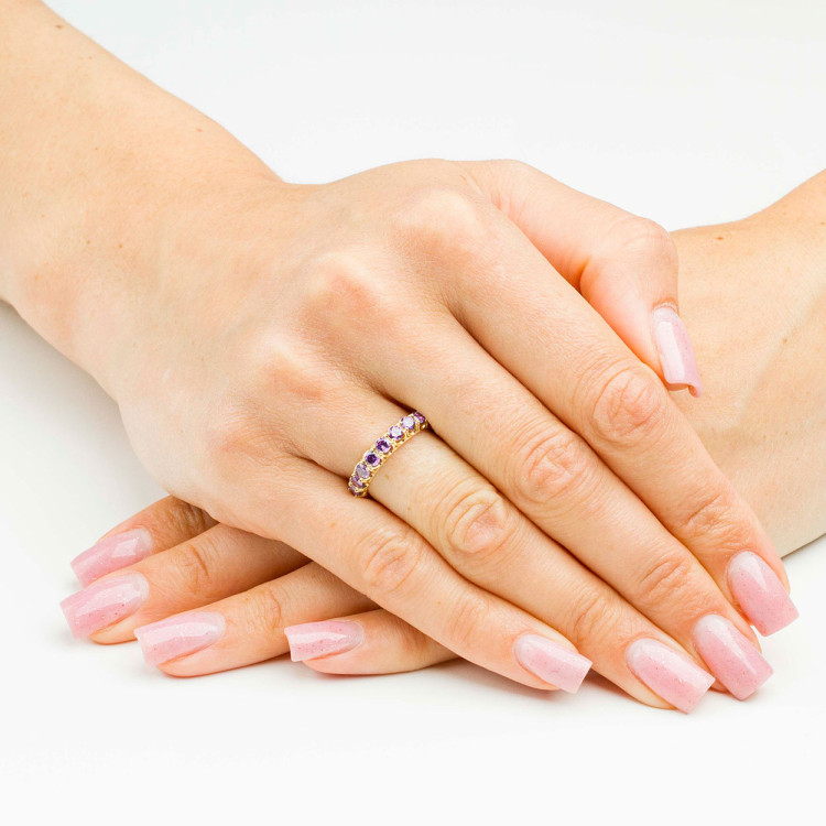 Pierścionek ze złota z fioletowymi cyrkoniami